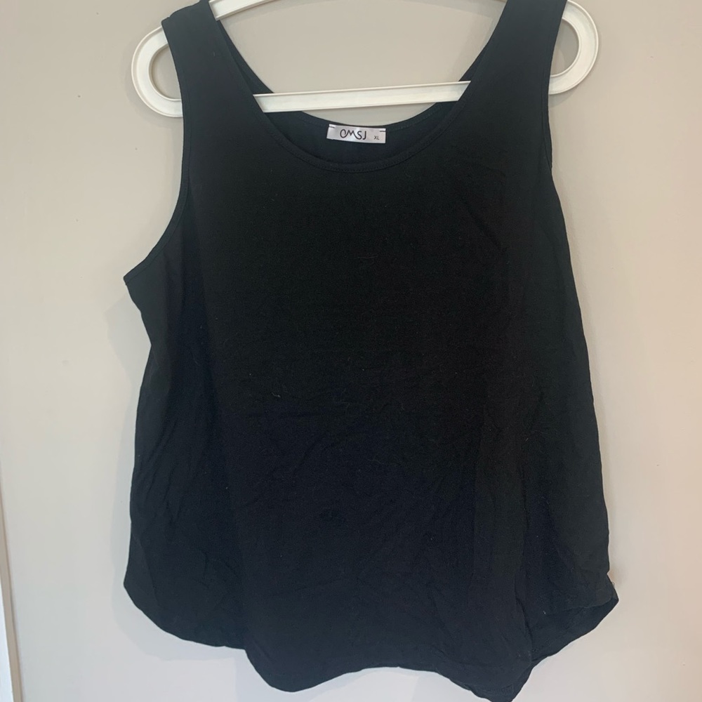 Wide black tanktop